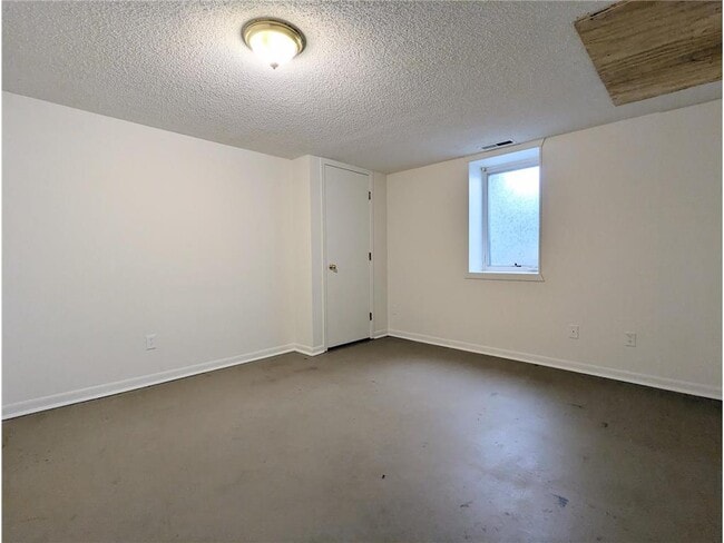 Building Photo - 1326 Clarence St