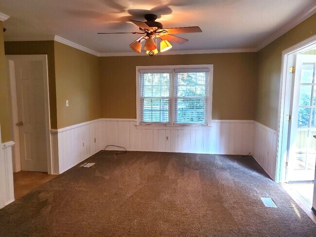 Building Photo - Lots of Space And Large Lot.