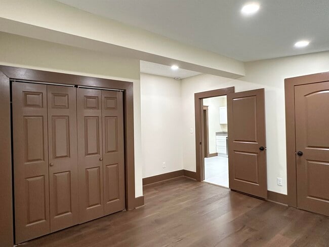 Building Photo - 492 Lundee St