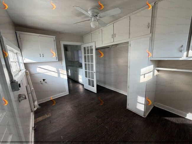 Building Photo - Charming 3-Bed with Fireplace & Large Fenced Yard!