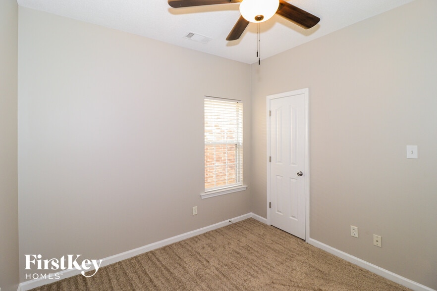 Building Photo - 6870 Manslick Rd