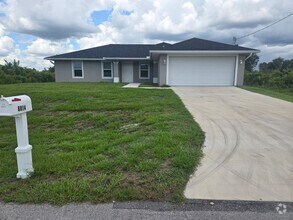 Building Photo - MUST SEE-CUSTOM BUILT-LARGE NEWER CONSTRUT...