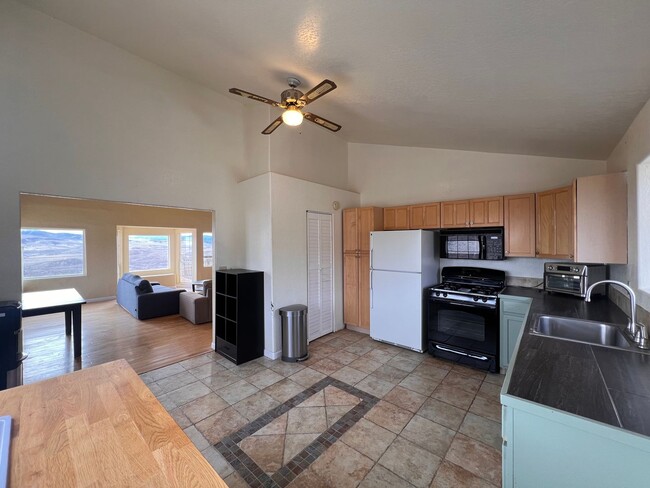 Building Photo - 3 Bedroom 2 Bath Silver Springs Home on 13...