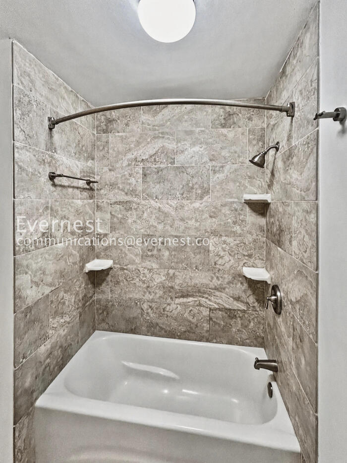 Building Photo - 438 The North Chace