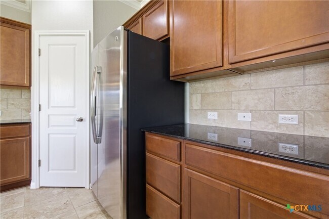 Building Photo - 5716 Blackstone Dr