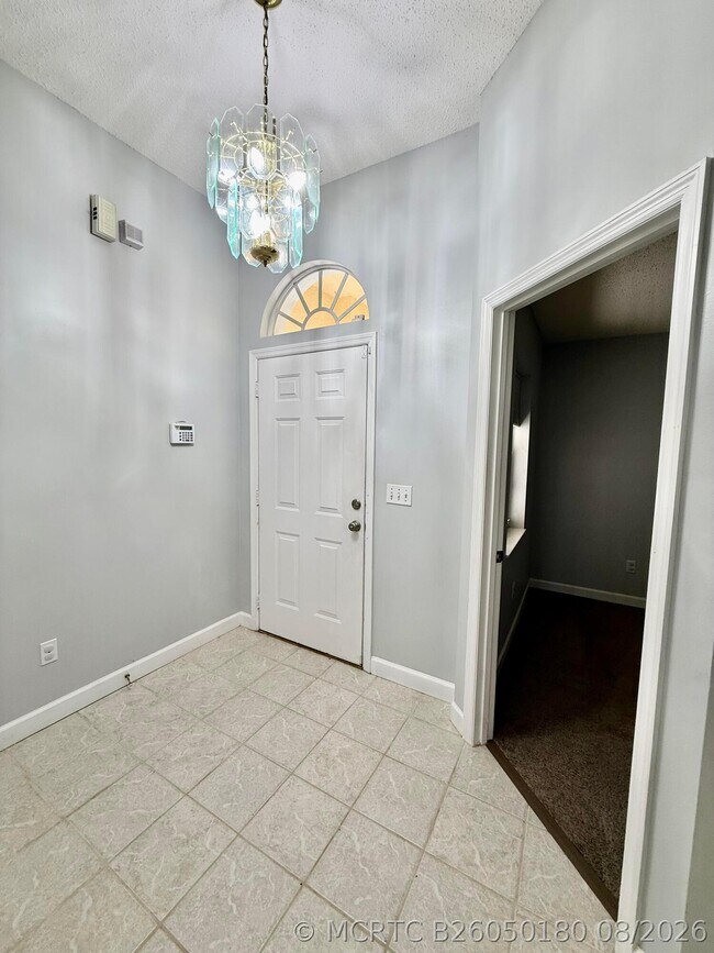 Building Photo - 5707 Silver Oak Dr