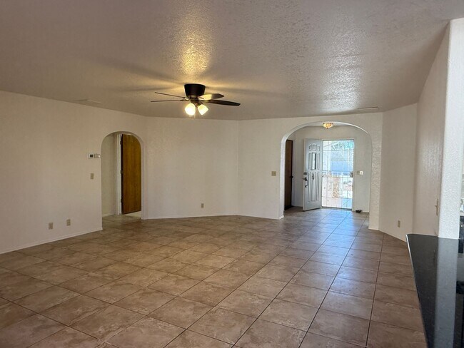 Building Photo - 3167 Daytona Ave