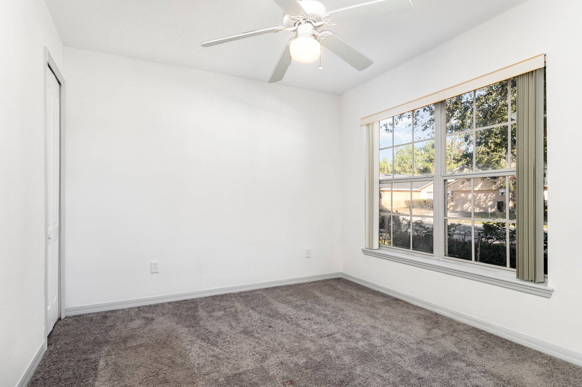 Building Photo - 923 Sandy Ridge Dr