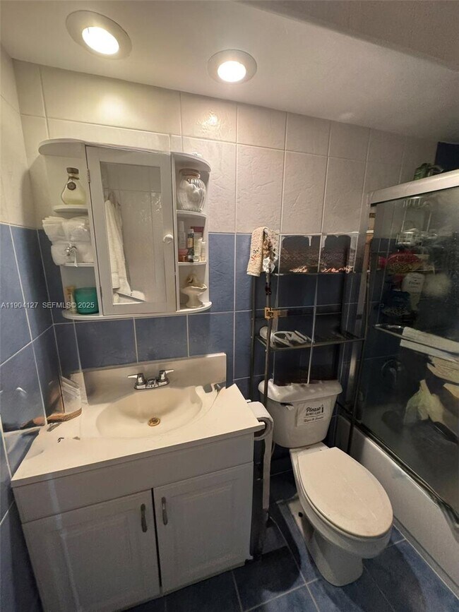 Building Photo - 270 Layne Blvd