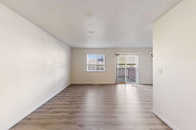 Building Photo - Newly Remodeled 3 bedroom Home