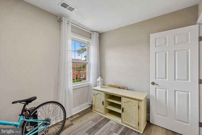 Building Photo - 2107 Fort Davis St SE