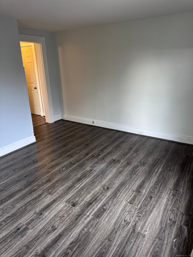 Building Photo - 941 E Broadway