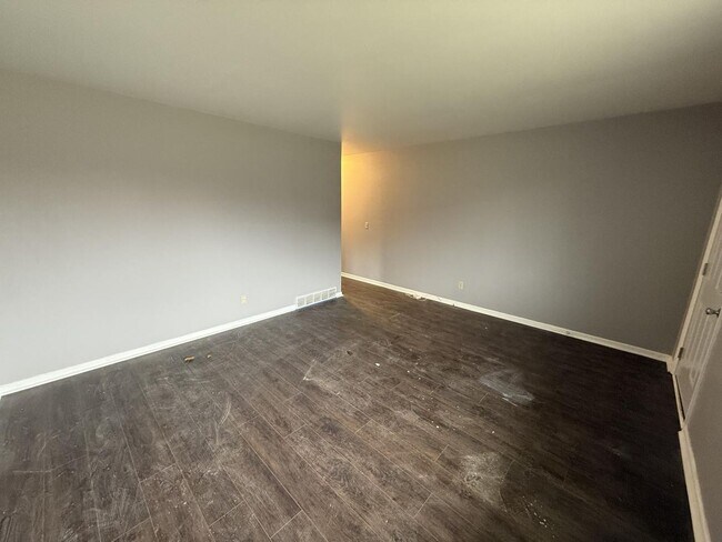 Building Photo - 1324-1326 Fenceway Dr