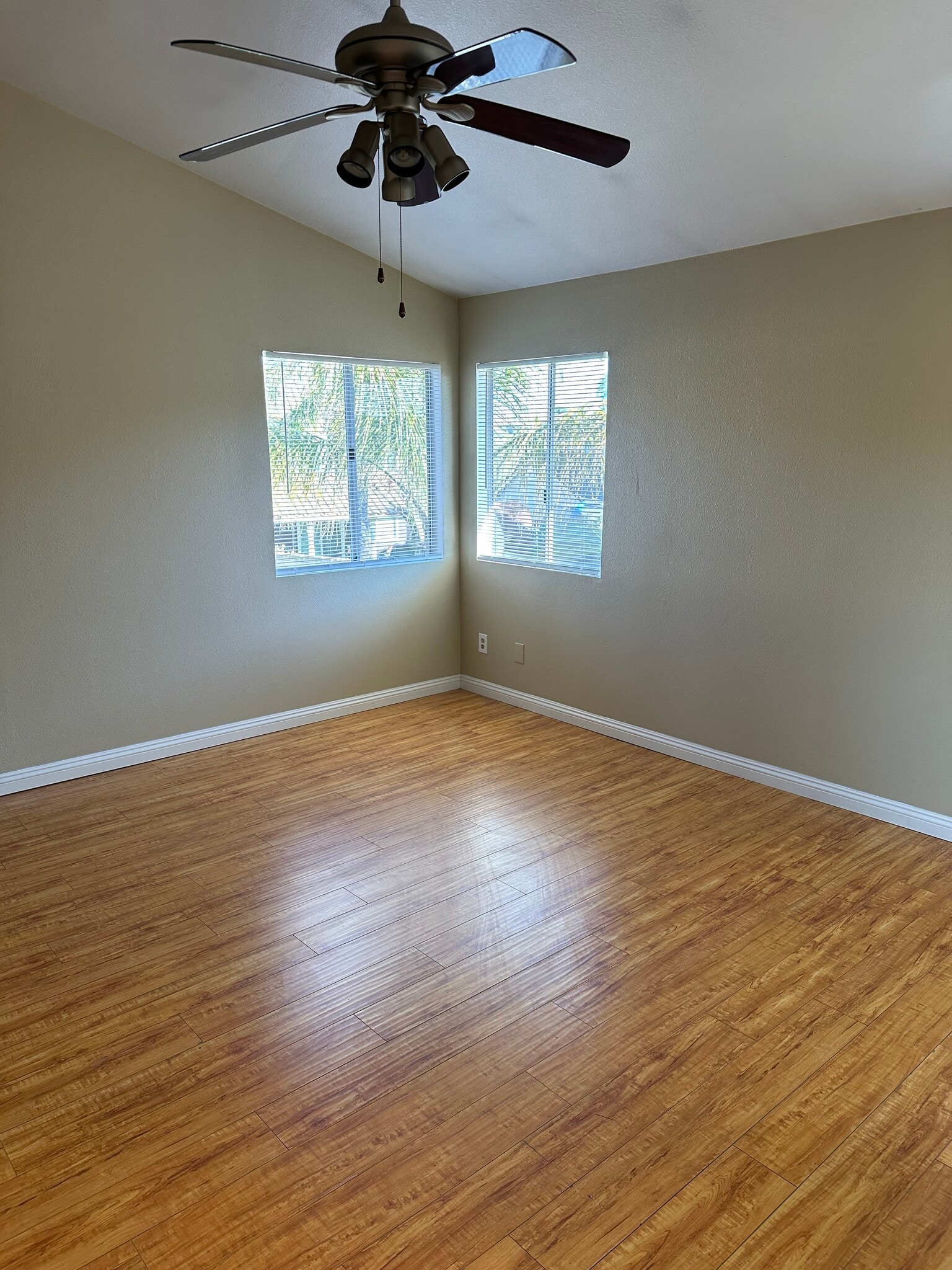 Building Photo - 40068 Milkwood Ln