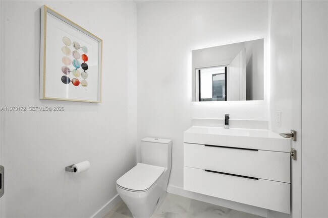 Building Photo - 2516 NE 21st St