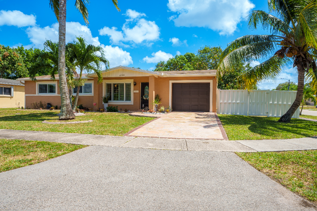Building Photo - 6280 NW 14th Pl