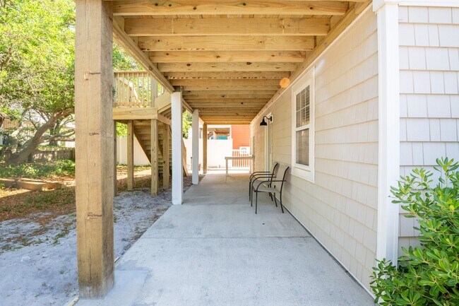 Building Photo - PERFECT OFF-SEASON BEACH GETAWAY