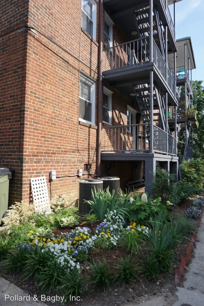 Building Photo - 2704 Kensington Ave