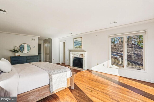 Building Photo - 9939 Bentcross Dr