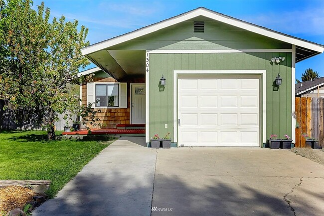 Building Photo - 1304 N Cora St