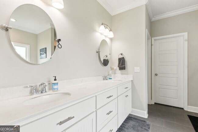 Building Photo - 145 Verano St