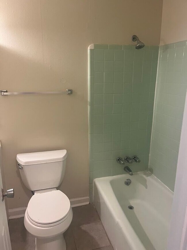 Building Photo - Available now. Freshly-painted 4 BR/1.5 BA Home on Big Lot in the Heart of James Island!