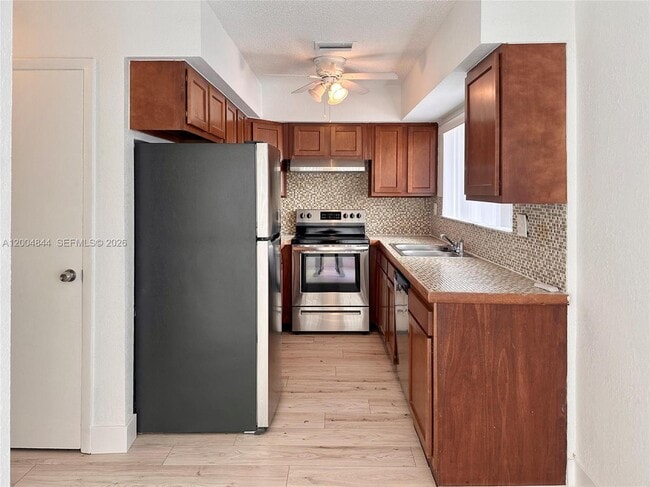 Building Photo - 2580 Coral Springs Dr