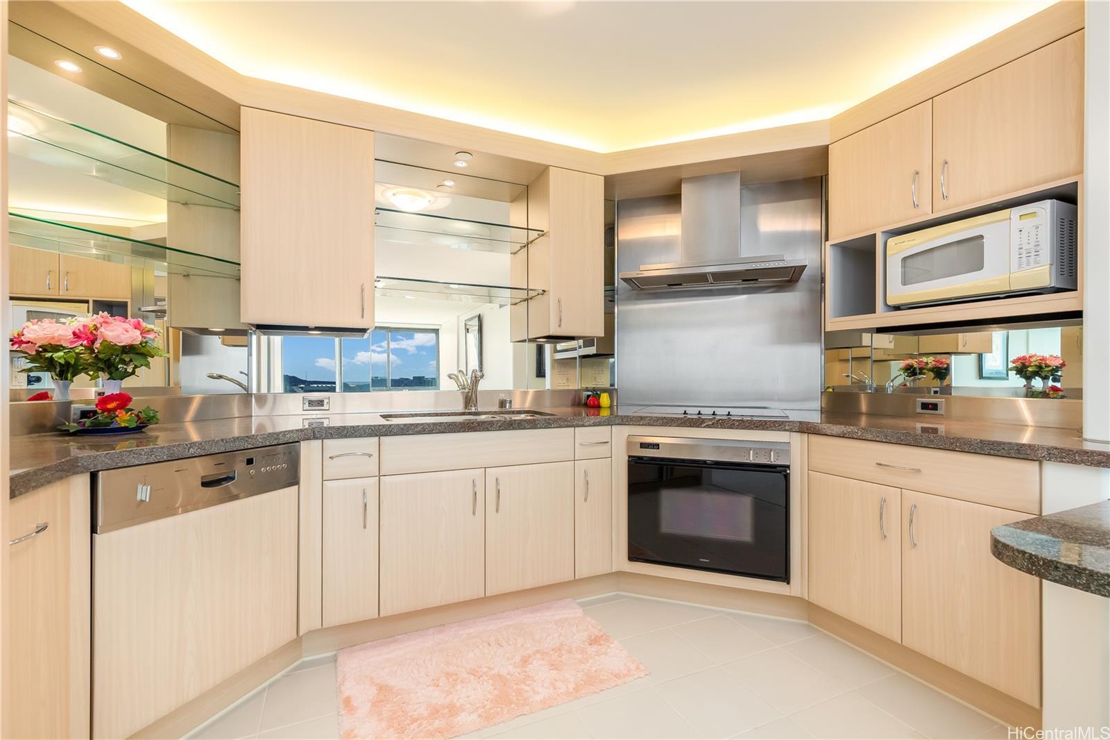 Building Photo - 88 Piikoi St