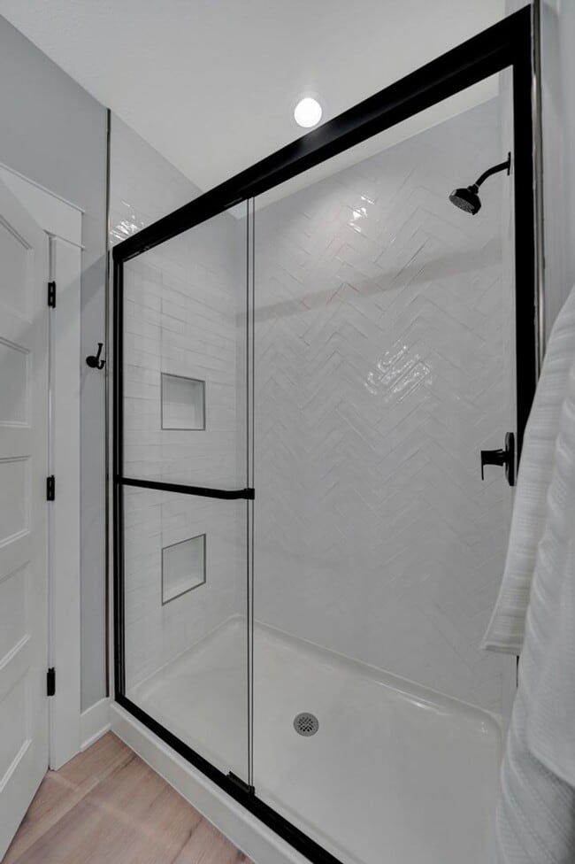 Building Photo - Beautiful Luxury Townhome