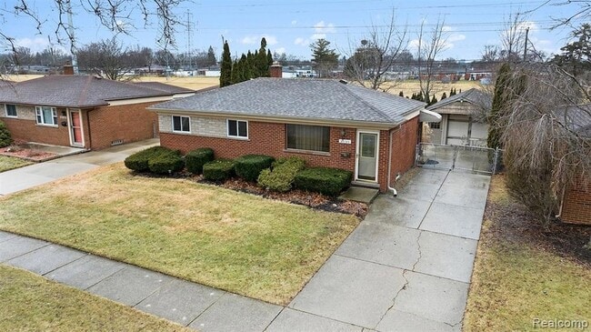 Building Photo - 30745 Iroquois Dr