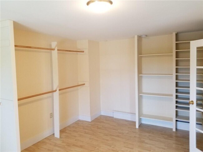 Building Photo - 16 Clearview Ave