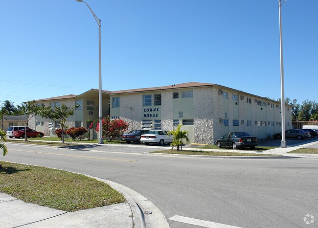 Primary Photo - Coral House Apartments