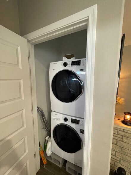 Building Photo - 24085 W Ripple Rd