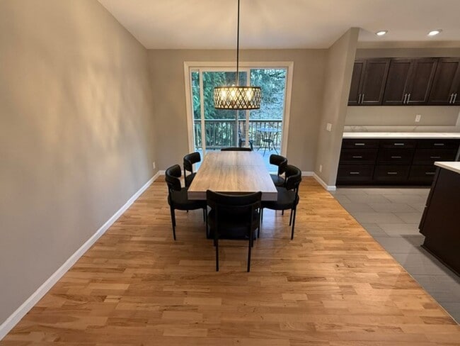 Building Photo - UPDATED 4 BED, 3 BATH KIRKLAND HOUSE FOR RENT AVAILABLE NOW!