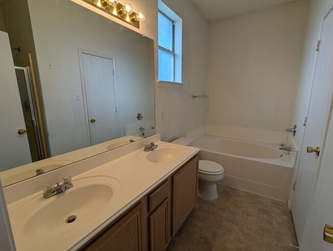 Building Photo - 3 Bedroom Home in West Fort Worth