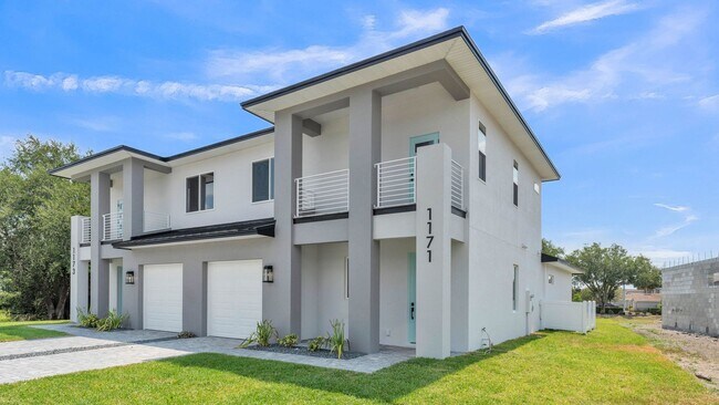 Building Photo - Stunning New Construction Villa for Rent Near Lake John