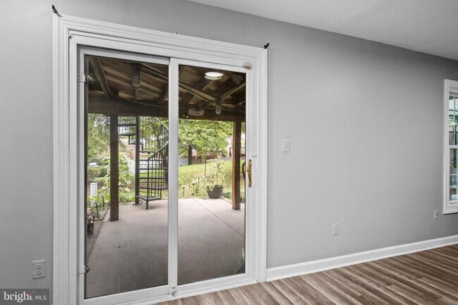 Building Photo - Stunning Ashburn Townhome with Endless Appeal