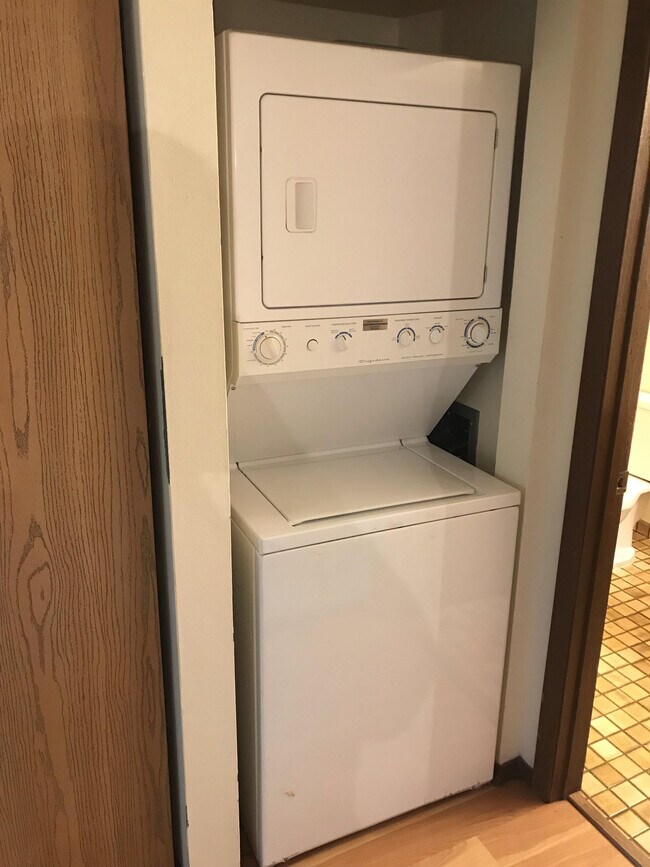 Building Photo - 2343 Chalet Gardens Rd