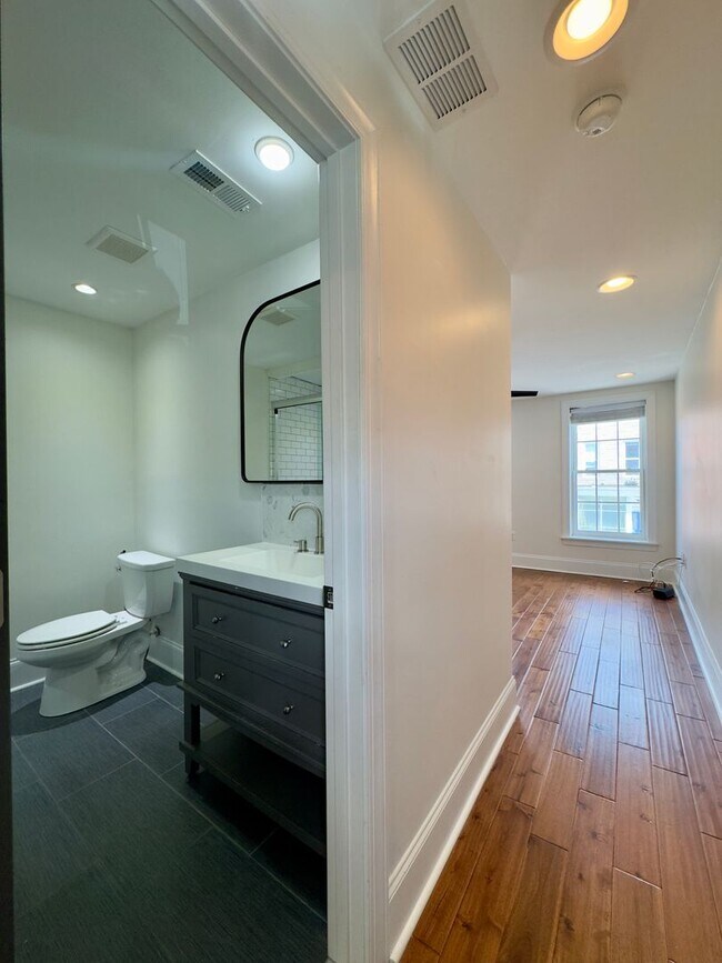 Building Photo - Elegant 3 Bedroom/3.5 Bathroom Townhome in...