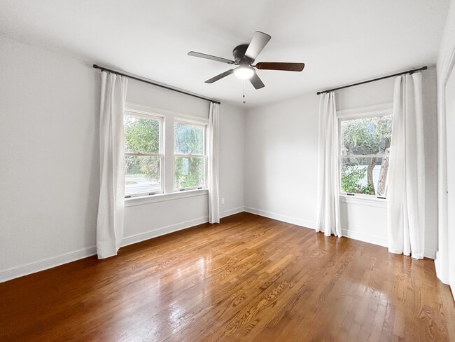 Building Photo - 3303 N Perry Ave