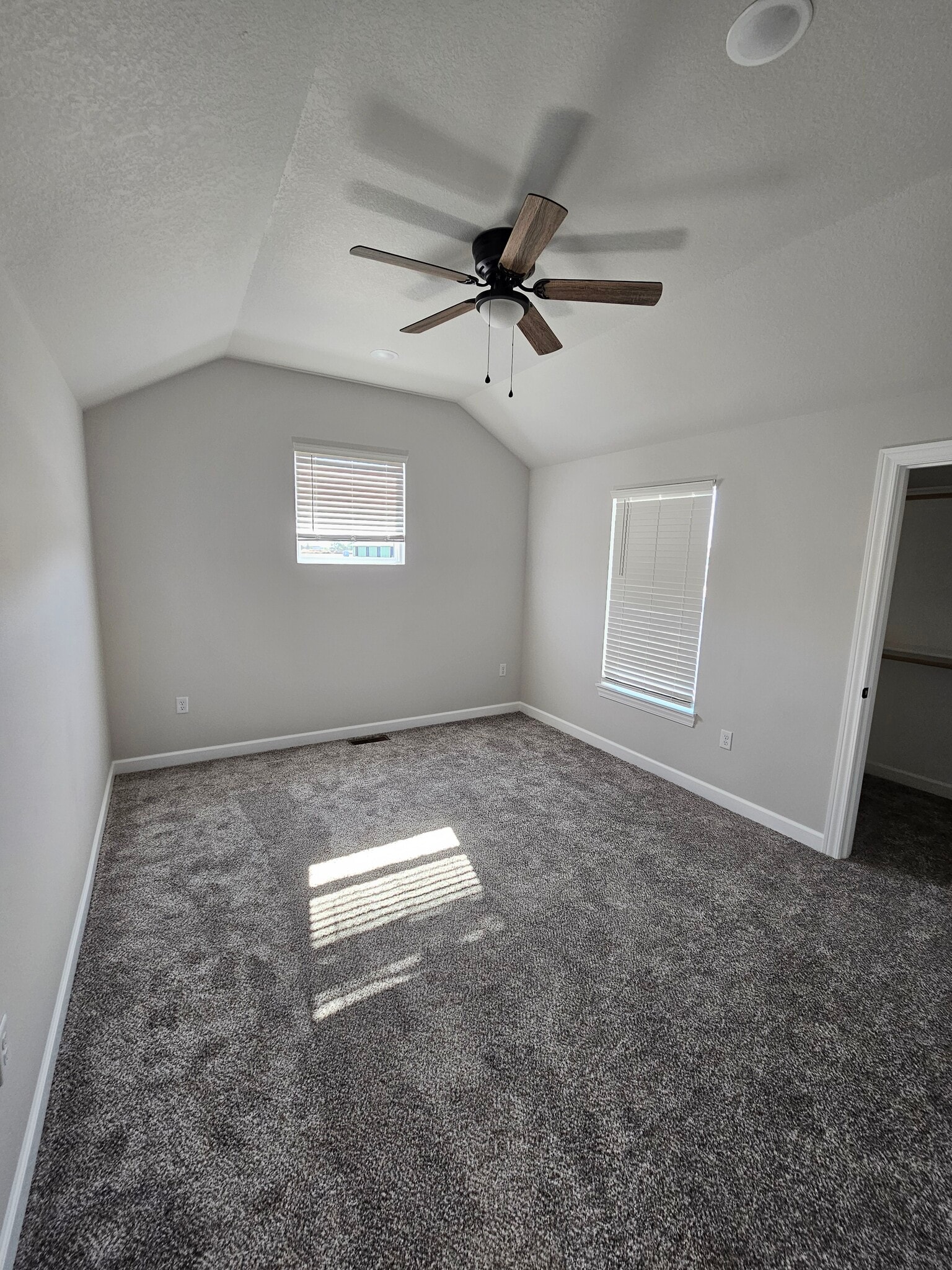 Building Photo - 357 SE 70 Rd