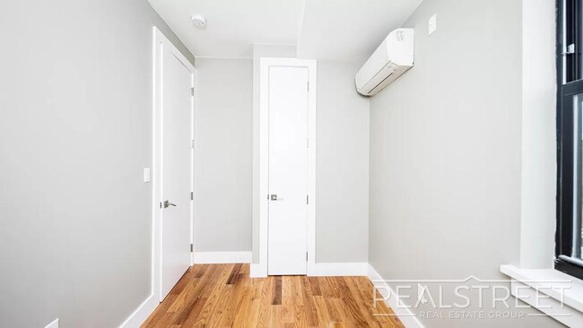 Building Photo - NEW MODERN 2 BED IN CROWN HEIGHTS!