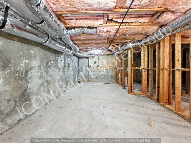 Building Photo - 48 Golden Astor