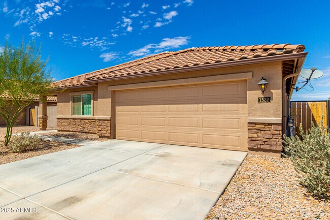 Building Photo - 1532 E Inouye Dr