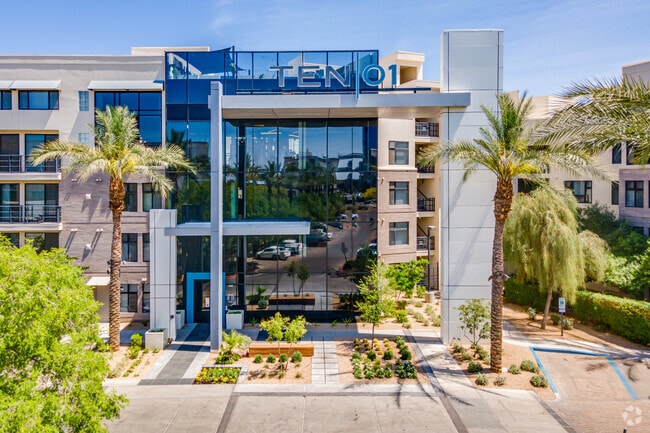 Building Photo - Ten01