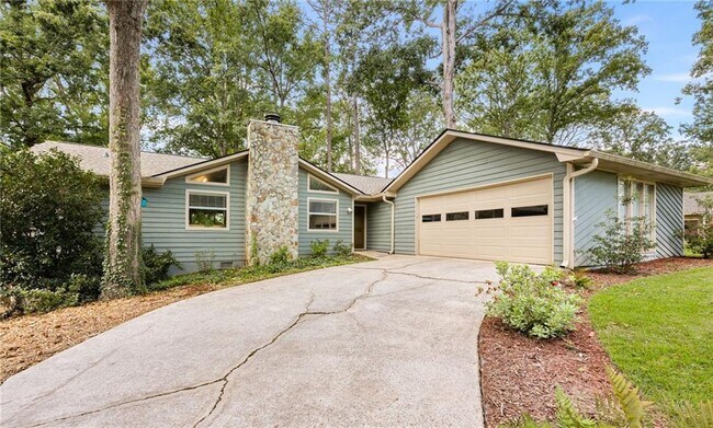 Building Photo - 2076 Lake Ridge Terrace