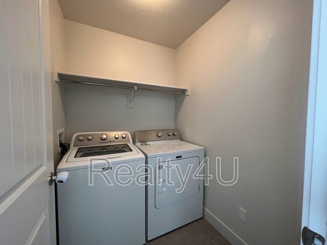 Building Photo - 277 E 330 N