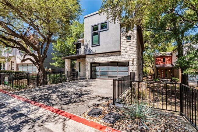 Building Photo - 2807 Del Curto Rd