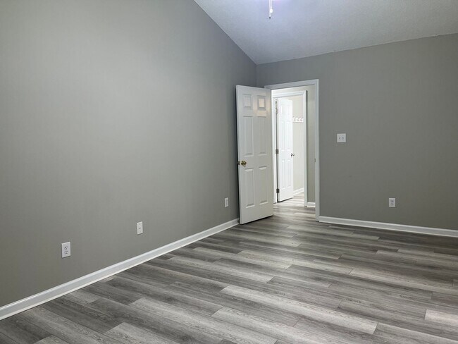 Building Photo - Fantastic Renovated Raleigh Ranch, With Am...