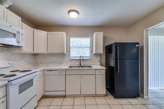 Building Photo - 3 Bed/2 Bath Hidden Treasure in Garland